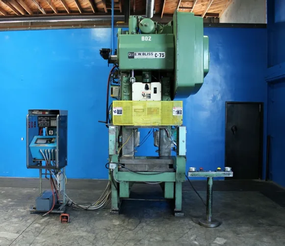 Photo #133 of NORTH AMERICAN INDUSTRIAL MACHINERY SALE - INCLUDING: PACIFIC, DAKE & MACRODYNE PRESSES, VERTICAL & HORIZONTAL BORING MILLS , POWER SHEAR, PROFILER, GRINDERS, PAINT BOOTHS & MUCH MORE!