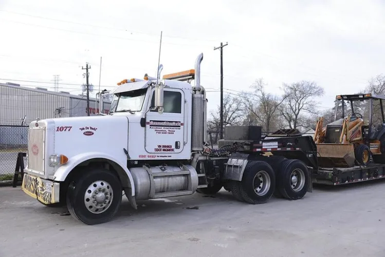 Photo #4 of EQUIPMENT FORMERLY USED BY BAYOU CITY RAIL, FEATURING: WHEEL LOADERS, BACKHOES, EXCAVATORS, FORKLIFTS, TRACTORS, TRUCKS, PICKUP TRUCKS, TRAILERS, AIR COMPRESSORS, HUGE QUANTITY OF TOOLS & MUCH MORE