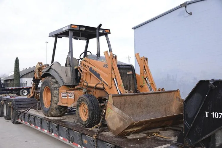 Photo #7 of EQUIPMENT FORMERLY USED BY BAYOU CITY RAIL, FEATURING: WHEEL LOADERS, BACKHOES, EXCAVATORS, FORKLIFTS, TRACTORS, TRUCKS, PICKUP TRUCKS, TRAILERS, AIR COMPRESSORS, HUGE QUANTITY OF TOOLS & MUCH MORE