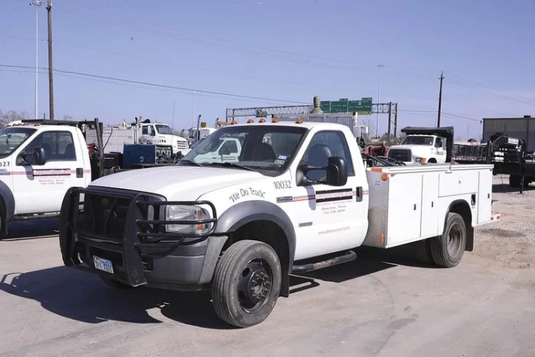 Photo #35 of EQUIPMENT FORMERLY USED BY BAYOU CITY RAIL, FEATURING: WHEEL LOADERS, BACKHOES, EXCAVATORS, FORKLIFTS, TRACTORS, TRUCKS, PICKUP TRUCKS, TRAILERS, AIR COMPRESSORS, HUGE QUANTITY OF TOOLS & MUCH MORE