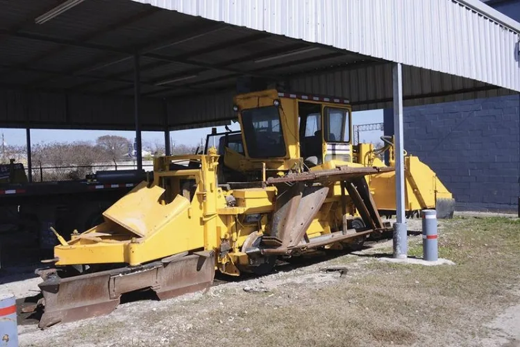 Photo #51 of EQUIPMENT FORMERLY USED BY BAYOU CITY RAIL, FEATURING: WHEEL LOADERS, BACKHOES, EXCAVATORS, FORKLIFTS, TRACTORS, TRUCKS, PICKUP TRUCKS, TRAILERS, AIR COMPRESSORS, HUGE QUANTITY OF TOOLS & MUCH MORE