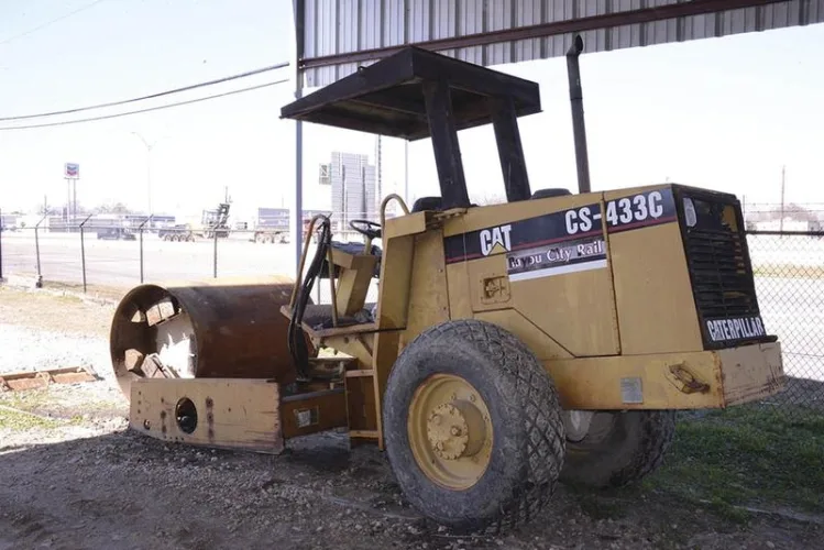 Photo #52 of EQUIPMENT FORMERLY USED BY BAYOU CITY RAIL, FEATURING: WHEEL LOADERS, BACKHOES, EXCAVATORS, FORKLIFTS, TRACTORS, TRUCKS, PICKUP TRUCKS, TRAILERS, AIR COMPRESSORS, HUGE QUANTITY OF TOOLS & MUCH MORE