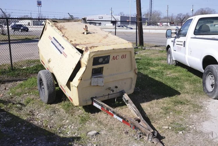 Photo #62 of EQUIPMENT FORMERLY USED BY BAYOU CITY RAIL, FEATURING: WHEEL LOADERS, BACKHOES, EXCAVATORS, FORKLIFTS, TRACTORS, TRUCKS, PICKUP TRUCKS, TRAILERS, AIR COMPRESSORS, HUGE QUANTITY OF TOOLS & MUCH MORE