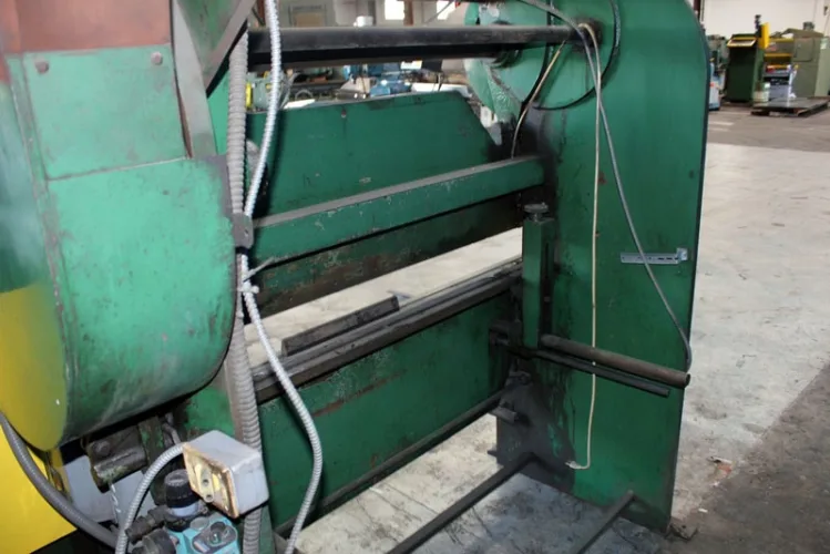 Photo #91 of CHIP MAKING AND FABRICATING MACHINERY AUCTION: SHOT BLAST SYSTEMS, LASERS, LATHES, MILLS, THERMAL OXIDIZER, BRAKES, PRESS BRAKES, CRIMPING MACHINE, EDM, KILN, GRINDERS, INDUCTION HEATING SYSTEM,  PUNCH, PARTS WASHER &  MUCH MORE