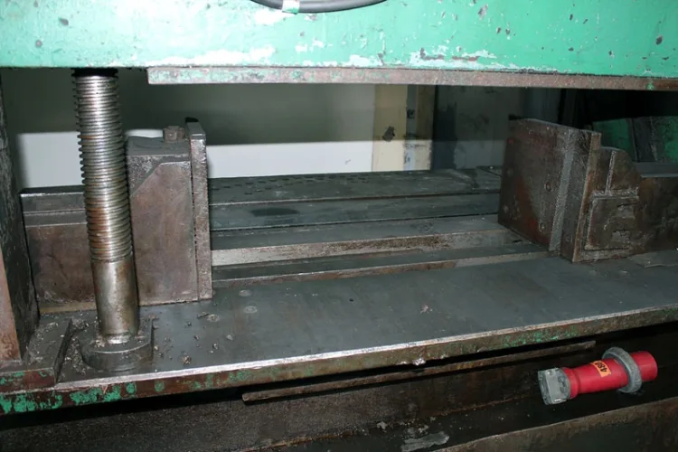 Photo #207 of CHIP MAKING AND FABRICATING MACHINERY AUCTION: SHOT BLAST SYSTEMS, LASERS, LATHES, MILLS, THERMAL OXIDIZER, BRAKES, PRESS BRAKES, CRIMPING MACHINE, EDM, KILN, GRINDERS, INDUCTION HEATING SYSTEM,  PUNCH, PARTS WASHER &  MUCH MORE