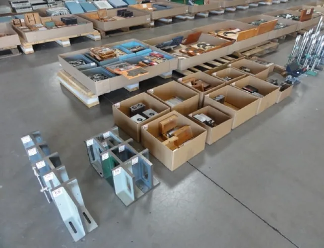 Photo #5 of SURPLUS INSPECTION, TEST & MEASUREMENT AND SUPPORT EQUIPMENT FROM IBM