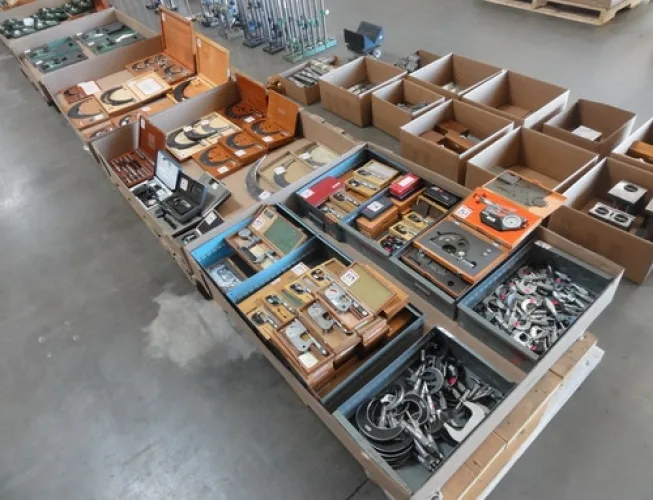 Photo #6 of SURPLUS INSPECTION, TEST & MEASUREMENT AND SUPPORT EQUIPMENT FROM IBM