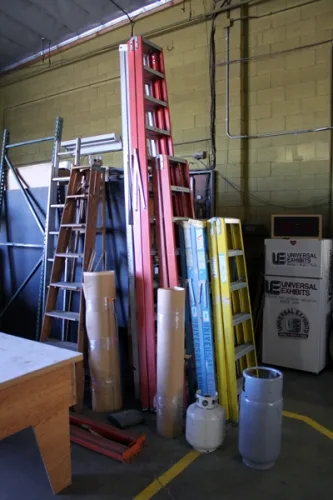Photo #60 of DUE TO CLOSURE - UNIVERSAL EXHIBITS, INC.: WOODWORKING EQUIPMENT & MUCH MORE