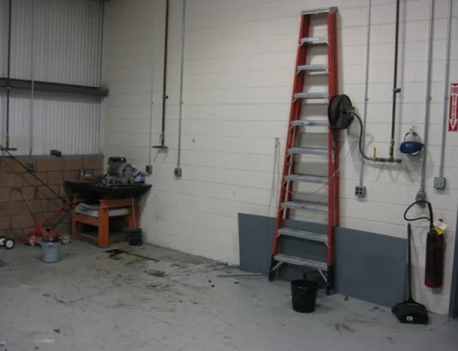 Photo #48 of SURPLUS TO THE ONGOING OPERATIONS OF CLOSURE SYSTEMS INTERNATIONAL: COMPLETE CLOSURE OF 160,000 SQ FT PRODUCTION FACILITY - (25) INJECTION MOLDING MACHINES FROM HUSKY, NISSEI, NETSTAL, FERROMATIK, CONVEYORS, METAL FABRICATING & MORE