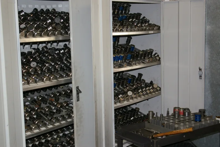 Photo #32 of CARLIN FABRICATORS,INC. - CNC TURRET, PRESS BRAKES & VERTICAL MACHINING CENTER, SHEARS, PRESSES, VERTICAL MILL, GRINDERS & MUCH MORE!
