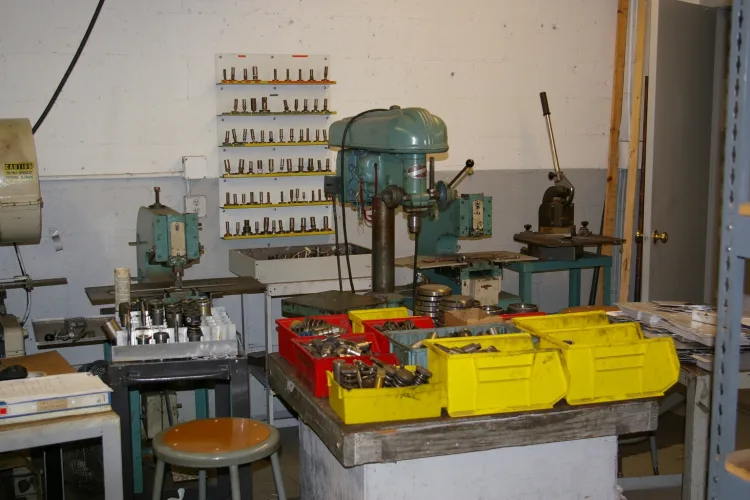 Photo #33 of CARLIN FABRICATORS,INC. - CNC TURRET, PRESS BRAKES & VERTICAL MACHINING CENTER, SHEARS, PRESSES, VERTICAL MILL, GRINDERS & MUCH MORE!