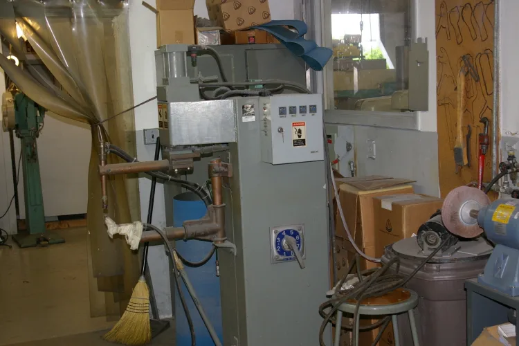 Photo #34 of CARLIN FABRICATORS,INC. - CNC TURRET, PRESS BRAKES & VERTICAL MACHINING CENTER, SHEARS, PRESSES, VERTICAL MILL, GRINDERS & MUCH MORE!