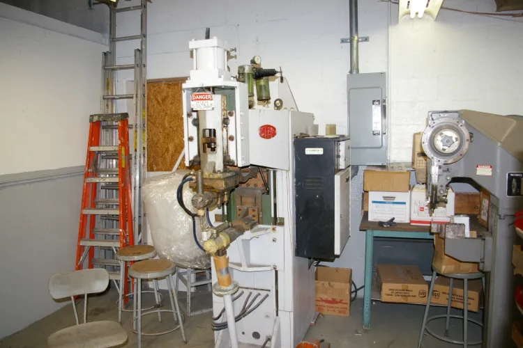 Photo #36 of CARLIN FABRICATORS,INC. - CNC TURRET, PRESS BRAKES & VERTICAL MACHINING CENTER, SHEARS, PRESSES, VERTICAL MILL, GRINDERS & MUCH MORE!