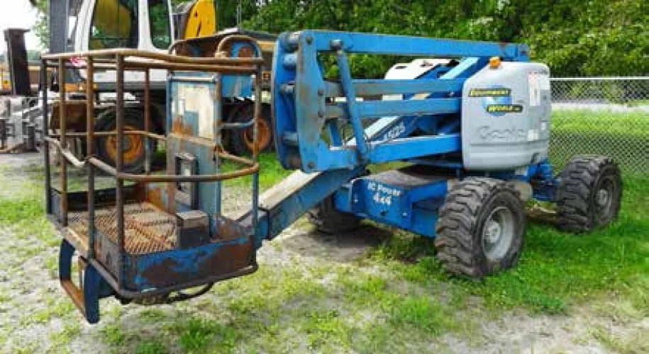 Photo #140 of HUGE 2-DAY AUCTION, DAY 1 - AS AWARDED BY THE TRUSTEE, PRICEWATERHOUSE COOPERS INC, - EDS DECOMMISSIONING CANADA INC: LARGE AUCTION OF LATE MODEL DEMOLITION EQUIPMENT