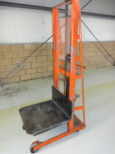 Photo #37 of LEADING CAPS & CLOSURE MOLDING OPERATION SUPPORT FOR 160,000 SQ.FT. FACILITY EXTENSIVE SPARE PARTS AND PLANT SUPPORT EQUIPMENT -  CSI AUCTION #2: SUPPORT EQUIPMENT