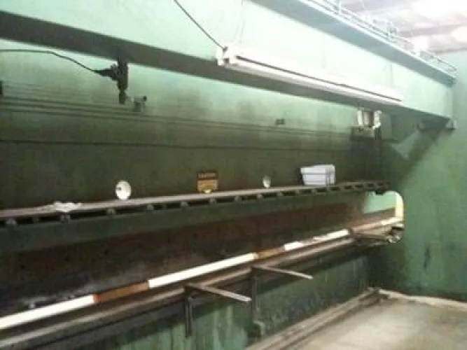 Photo #3 of 20' x 1" BERTSCH INITIAL PINCH PLATE BENDING ROLL & 400 TON x 30' PACIFIC HYDRAULIC CNC PRESS BRAKE