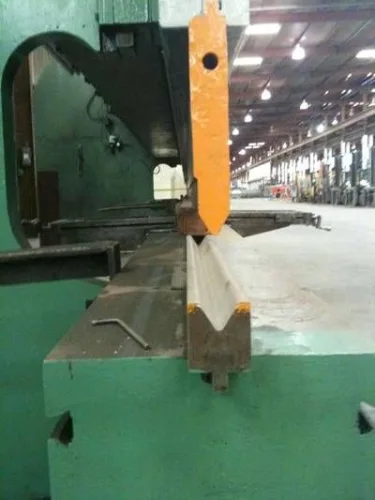 Photo #15 of 20' x 1" BERTSCH INITIAL PINCH PLATE BENDING ROLL & 400 TON x 30' PACIFIC HYDRAULIC CNC PRESS BRAKE