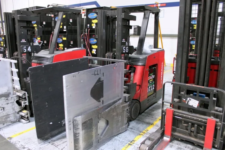 Photo #12 of HEALTHCARE DISTRIBUTION CENTER CLOSING, WAREHOUSE DISTRIBUTION EQUIPMENT INCLUDING: (36) RAYMOND ELECTRIC WAREHOUSE LIFTS, PICKERS, STRAPPING MACHINES, WULFTEC STRETCH WRAP MACHINES & MISC EQUIPMENT