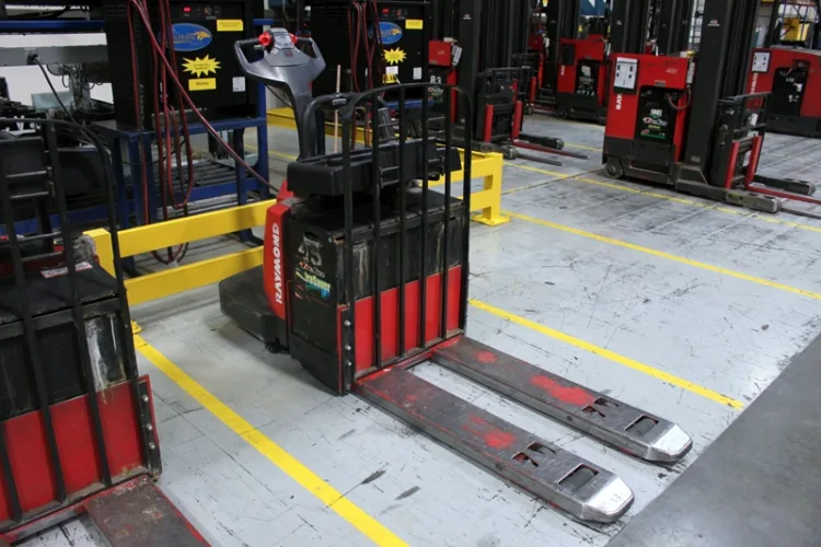Photo #28 of HEALTHCARE DISTRIBUTION CENTER CLOSING, WAREHOUSE DISTRIBUTION EQUIPMENT INCLUDING: (36) RAYMOND ELECTRIC WAREHOUSE LIFTS, PICKERS, STRAPPING MACHINES, WULFTEC STRETCH WRAP MACHINES & MISC EQUIPMENT