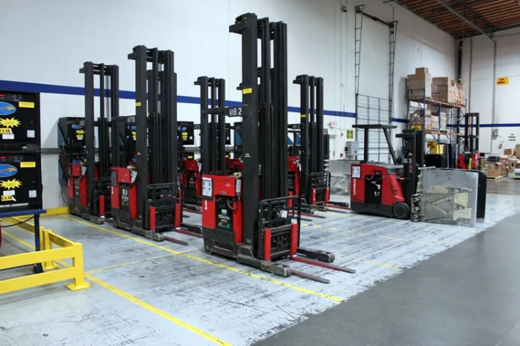 Photo #30 of HEALTHCARE DISTRIBUTION CENTER CLOSING, WAREHOUSE DISTRIBUTION EQUIPMENT INCLUDING: (36) RAYMOND ELECTRIC WAREHOUSE LIFTS, PICKERS, STRAPPING MACHINES, WULFTEC STRETCH WRAP MACHINES & MISC EQUIPMENT