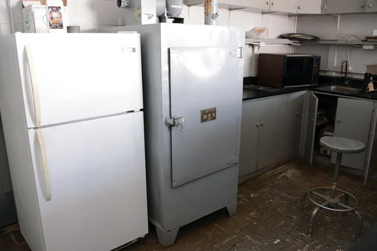 Photo #185 of HUGE 2 DAY AUCTION - DAY 1: SANDERSON PLUMBING PRODUCTS, INC. AKA BENEKE MAGNOLIA - 360,000 SQ. FT. TOILET SEAT MANUFACTURER INCLUDING PRODUCT LINE AND INTANGIBLES, PLASTIC INJECTION MOLDING, COMPRESSION MOLDING, MODERN BLENDING & GRINDING SYSTEM & MUCH