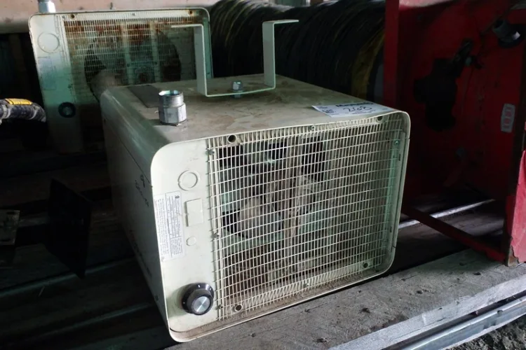 Photo #5 of HUGE 2-DAY AUCTION, DAY 2 - AS AWARDED BY THE TRUSTEE, PRICEWATERHOUSE COOPERS INC, - EDS DECOMMISSIONING CANADA INC: LARGE AUCTION OF LATE MODEL DEMOLITION EQUIPMENT