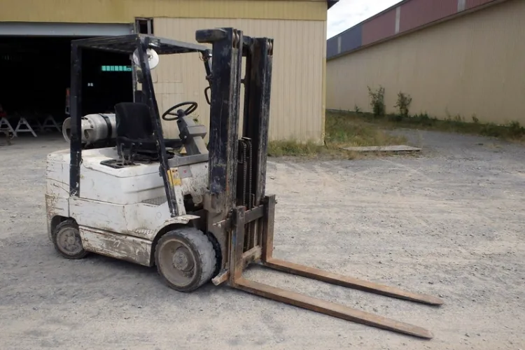 Photo #16 of HUGE 2-DAY AUCTION, DAY 2 - AS AWARDED BY THE TRUSTEE, PRICEWATERHOUSE COOPERS INC, - EDS DECOMMISSIONING CANADA INC: LARGE AUCTION OF LATE MODEL DEMOLITION EQUIPMENT