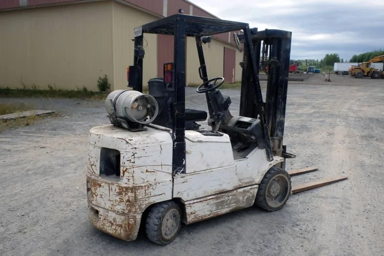 Photo #18 of HUGE 2-DAY AUCTION, DAY 2 - AS AWARDED BY THE TRUSTEE, PRICEWATERHOUSE COOPERS INC, - EDS DECOMMISSIONING CANADA INC: LARGE AUCTION OF LATE MODEL DEMOLITION EQUIPMENT