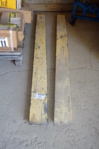 Photo #20 of HUGE 2-DAY AUCTION, DAY 2 - AS AWARDED BY THE TRUSTEE, PRICEWATERHOUSE COOPERS INC, - EDS DECOMMISSIONING CANADA INC: LARGE AUCTION OF LATE MODEL DEMOLITION EQUIPMENT