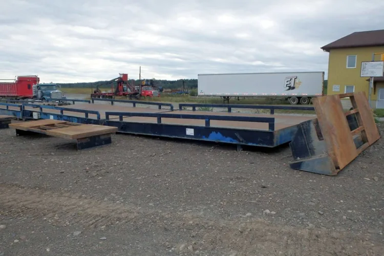 Photo #24 of HUGE 2-DAY AUCTION, DAY 2 - AS AWARDED BY THE TRUSTEE, PRICEWATERHOUSE COOPERS INC, - EDS DECOMMISSIONING CANADA INC: LARGE AUCTION OF LATE MODEL DEMOLITION EQUIPMENT
