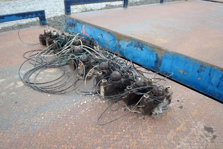 Photo #28 of HUGE 2-DAY AUCTION, DAY 2 - AS AWARDED BY THE TRUSTEE, PRICEWATERHOUSE COOPERS INC, - EDS DECOMMISSIONING CANADA INC: LARGE AUCTION OF LATE MODEL DEMOLITION EQUIPMENT