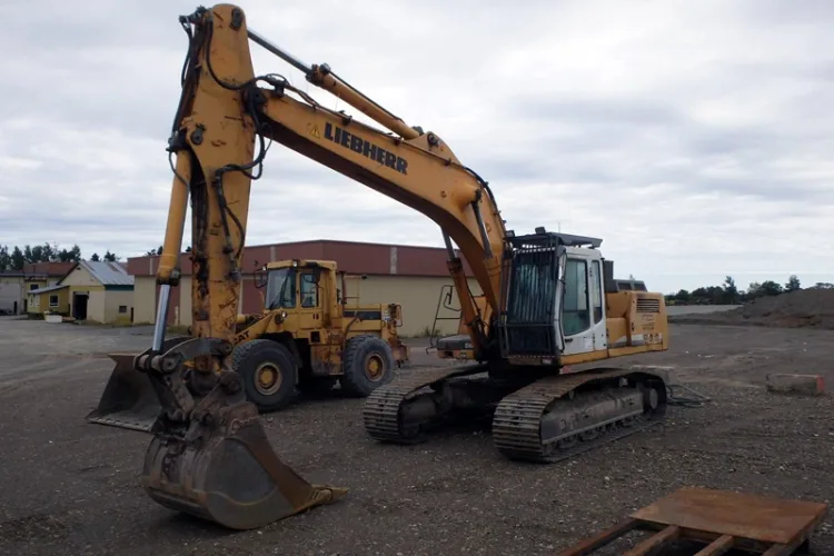 Photo #30 of HUGE 2-DAY AUCTION, DAY 2 - AS AWARDED BY THE TRUSTEE, PRICEWATERHOUSE COOPERS INC, - EDS DECOMMISSIONING CANADA INC: LARGE AUCTION OF LATE MODEL DEMOLITION EQUIPMENT