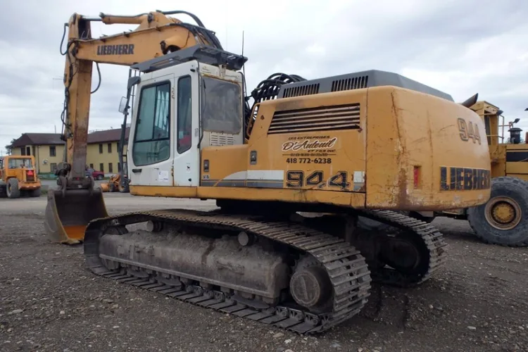 Photo #31 of HUGE 2-DAY AUCTION, DAY 2 - AS AWARDED BY THE TRUSTEE, PRICEWATERHOUSE COOPERS INC, - EDS DECOMMISSIONING CANADA INC: LARGE AUCTION OF LATE MODEL DEMOLITION EQUIPMENT