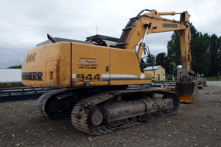 Photo #32 of HUGE 2-DAY AUCTION, DAY 2 - AS AWARDED BY THE TRUSTEE, PRICEWATERHOUSE COOPERS INC, - EDS DECOMMISSIONING CANADA INC: LARGE AUCTION OF LATE MODEL DEMOLITION EQUIPMENT