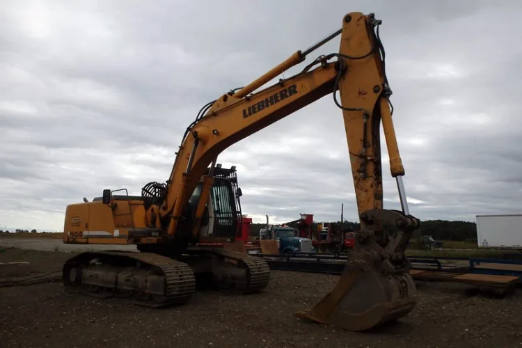 Photo #33 of HUGE 2-DAY AUCTION, DAY 2 - AS AWARDED BY THE TRUSTEE, PRICEWATERHOUSE COOPERS INC, - EDS DECOMMISSIONING CANADA INC: LARGE AUCTION OF LATE MODEL DEMOLITION EQUIPMENT