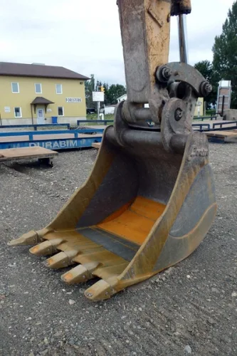 Photo #34 of HUGE 2-DAY AUCTION, DAY 2 - AS AWARDED BY THE TRUSTEE, PRICEWATERHOUSE COOPERS INC, - EDS DECOMMISSIONING CANADA INC: LARGE AUCTION OF LATE MODEL DEMOLITION EQUIPMENT