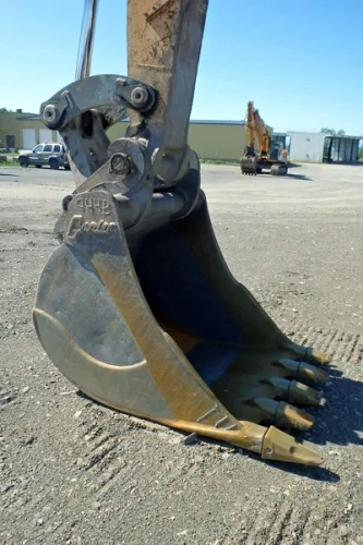 Photo #35 of HUGE 2-DAY AUCTION, DAY 2 - AS AWARDED BY THE TRUSTEE, PRICEWATERHOUSE COOPERS INC, - EDS DECOMMISSIONING CANADA INC: LARGE AUCTION OF LATE MODEL DEMOLITION EQUIPMENT