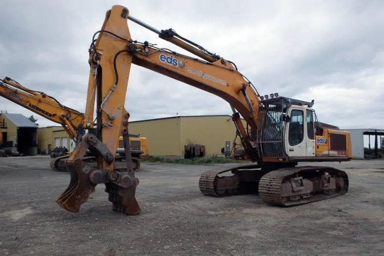 Photo #37 of HUGE 2-DAY AUCTION, DAY 2 - AS AWARDED BY THE TRUSTEE, PRICEWATERHOUSE COOPERS INC, - EDS DECOMMISSIONING CANADA INC: LARGE AUCTION OF LATE MODEL DEMOLITION EQUIPMENT