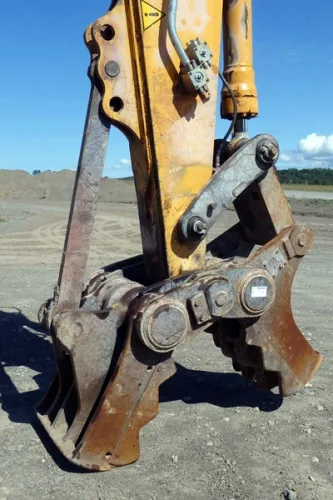 Photo #42 of HUGE 2-DAY AUCTION, DAY 2 - AS AWARDED BY THE TRUSTEE, PRICEWATERHOUSE COOPERS INC, - EDS DECOMMISSIONING CANADA INC: LARGE AUCTION OF LATE MODEL DEMOLITION EQUIPMENT