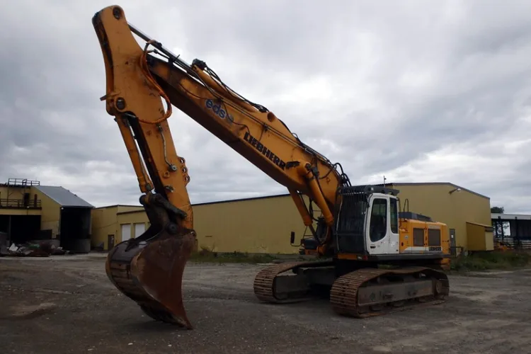 Photo #44 of HUGE 2-DAY AUCTION, DAY 2 - AS AWARDED BY THE TRUSTEE, PRICEWATERHOUSE COOPERS INC, - EDS DECOMMISSIONING CANADA INC: LARGE AUCTION OF LATE MODEL DEMOLITION EQUIPMENT