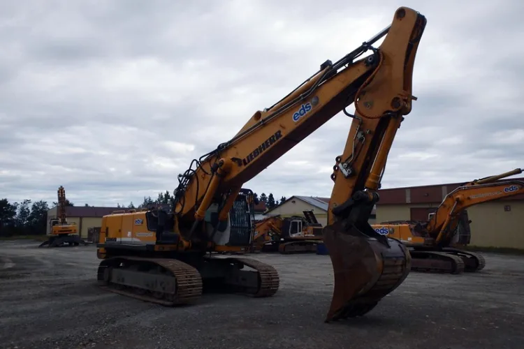 Photo #47 of HUGE 2-DAY AUCTION, DAY 2 - AS AWARDED BY THE TRUSTEE, PRICEWATERHOUSE COOPERS INC, - EDS DECOMMISSIONING CANADA INC: LARGE AUCTION OF LATE MODEL DEMOLITION EQUIPMENT