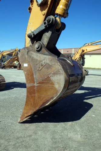 Photo #49 of HUGE 2-DAY AUCTION, DAY 2 - AS AWARDED BY THE TRUSTEE, PRICEWATERHOUSE COOPERS INC, - EDS DECOMMISSIONING CANADA INC: LARGE AUCTION OF LATE MODEL DEMOLITION EQUIPMENT
