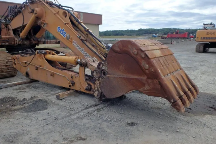 Photo #54 of HUGE 2-DAY AUCTION, DAY 2 - AS AWARDED BY THE TRUSTEE, PRICEWATERHOUSE COOPERS INC, - EDS DECOMMISSIONING CANADA INC: LARGE AUCTION OF LATE MODEL DEMOLITION EQUIPMENT