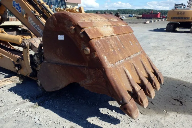 Photo #55 of HUGE 2-DAY AUCTION, DAY 2 - AS AWARDED BY THE TRUSTEE, PRICEWATERHOUSE COOPERS INC, - EDS DECOMMISSIONING CANADA INC: LARGE AUCTION OF LATE MODEL DEMOLITION EQUIPMENT