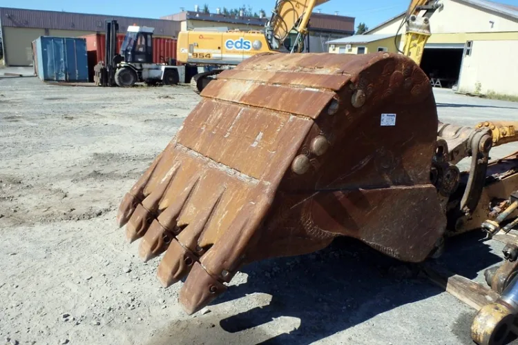 Photo #56 of HUGE 2-DAY AUCTION, DAY 2 - AS AWARDED BY THE TRUSTEE, PRICEWATERHOUSE COOPERS INC, - EDS DECOMMISSIONING CANADA INC: LARGE AUCTION OF LATE MODEL DEMOLITION EQUIPMENT