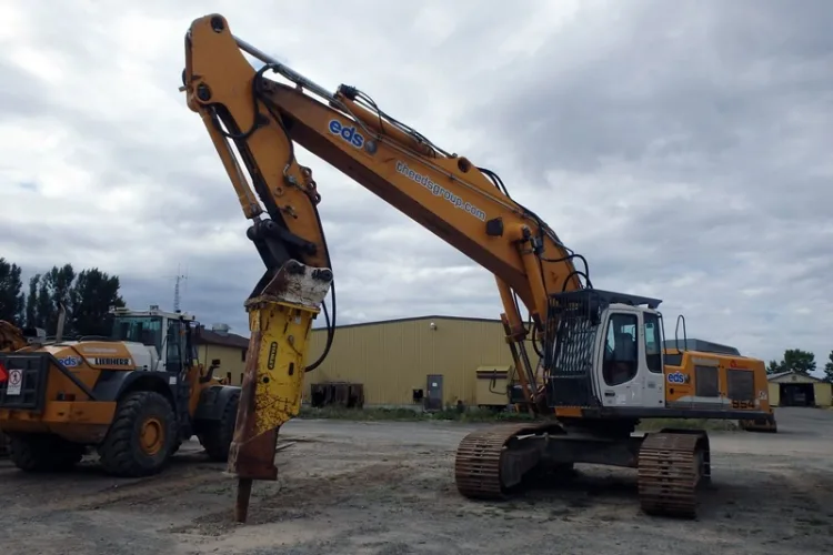 Photo #58 of HUGE 2-DAY AUCTION, DAY 2 - AS AWARDED BY THE TRUSTEE, PRICEWATERHOUSE COOPERS INC, - EDS DECOMMISSIONING CANADA INC: LARGE AUCTION OF LATE MODEL DEMOLITION EQUIPMENT