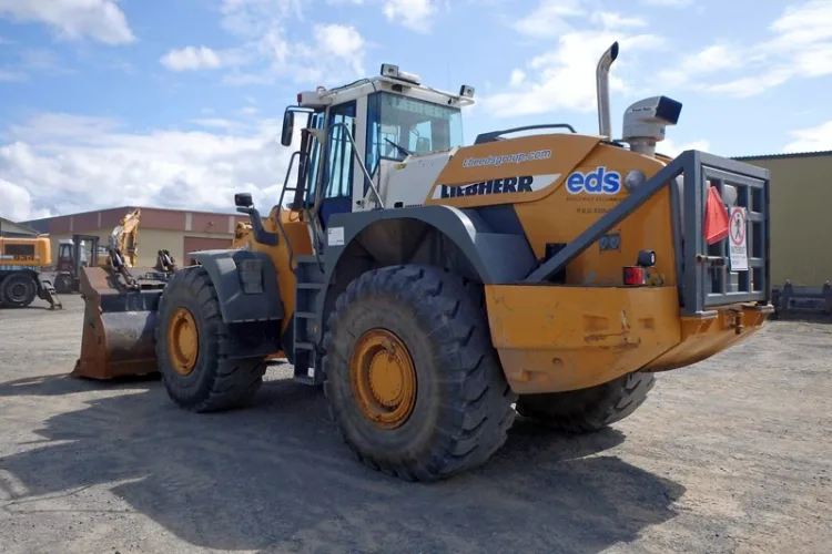 Photo #64 of HUGE 2-DAY AUCTION, DAY 2 - AS AWARDED BY THE TRUSTEE, PRICEWATERHOUSE COOPERS INC, - EDS DECOMMISSIONING CANADA INC: LARGE AUCTION OF LATE MODEL DEMOLITION EQUIPMENT