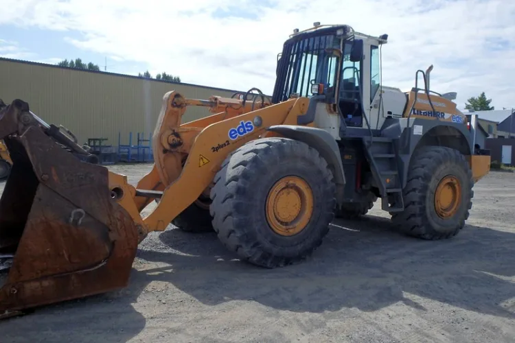 Photo #65 of HUGE 2-DAY AUCTION, DAY 2 - AS AWARDED BY THE TRUSTEE, PRICEWATERHOUSE COOPERS INC, - EDS DECOMMISSIONING CANADA INC: LARGE AUCTION OF LATE MODEL DEMOLITION EQUIPMENT