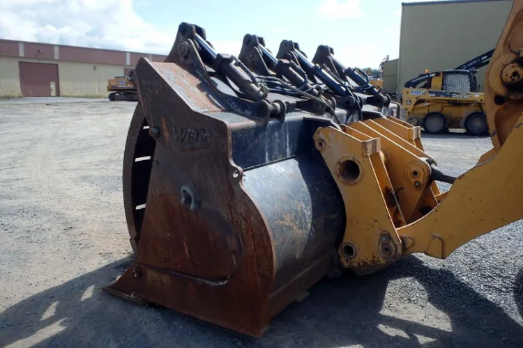 Photo #66 of HUGE 2-DAY AUCTION, DAY 2 - AS AWARDED BY THE TRUSTEE, PRICEWATERHOUSE COOPERS INC, - EDS DECOMMISSIONING CANADA INC: LARGE AUCTION OF LATE MODEL DEMOLITION EQUIPMENT