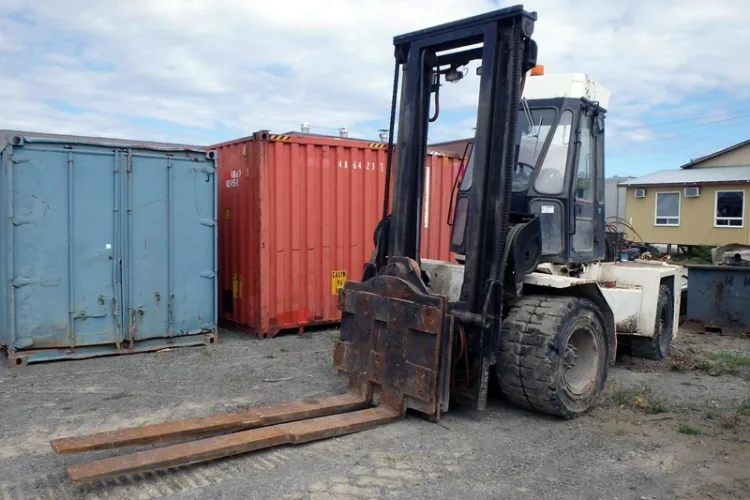 Photo #74 of HUGE 2-DAY AUCTION, DAY 2 - AS AWARDED BY THE TRUSTEE, PRICEWATERHOUSE COOPERS INC, - EDS DECOMMISSIONING CANADA INC: LARGE AUCTION OF LATE MODEL DEMOLITION EQUIPMENT